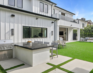 211 Veteran Avenue - Photo Thumbnail 31