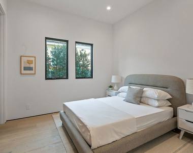 211 Veteran Avenue - Photo Thumbnail 38