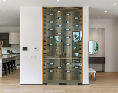 211 Veteran Avenue - Photo Thumbnail 16