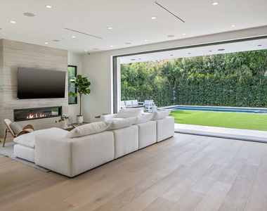 211 Veteran Avenue - Photo Thumbnail 17