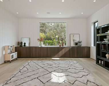 211 Veteran Avenue - Photo Thumbnail 13