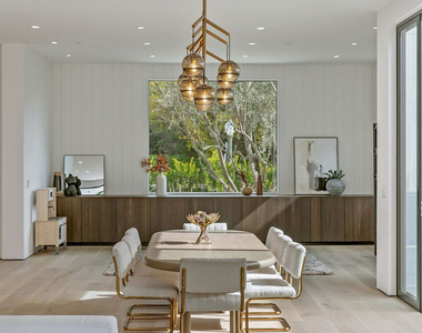 211 Veteran Avenue - Photo Thumbnail 10