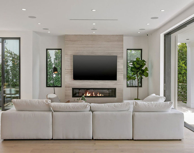211 Veteran Avenue - Photo Thumbnail 19
