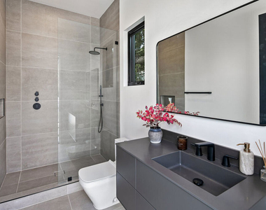 211 Veteran Avenue - Photo Thumbnail 37