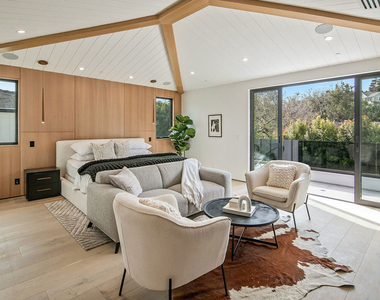 211 Veteran Avenue - Photo Thumbnail 46