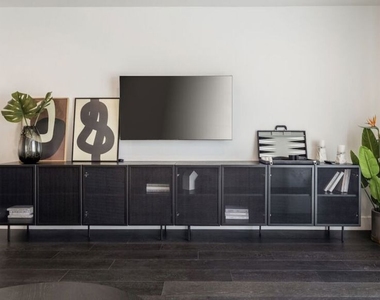 724 N Croft Avenue - Photo Thumbnail 7