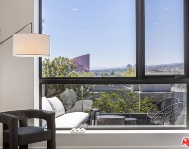 724 N Croft Avenue - Photo Thumbnail 11