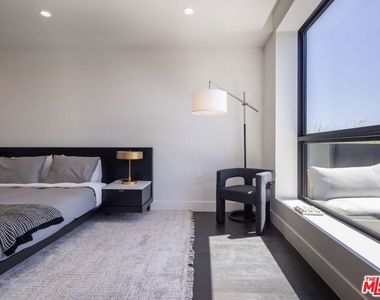 724 N Croft Avenue - Photo Thumbnail 9