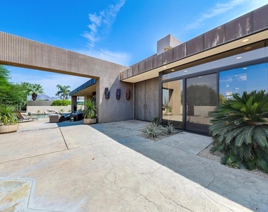 73115 Crosby Lane - Photo Thumbnail 5