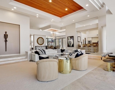 73115 Crosby Lane - Photo Thumbnail 10