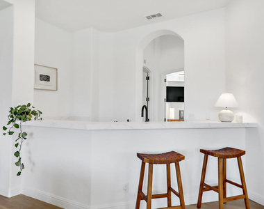 51075 Marbella Court - Photo Thumbnail 10