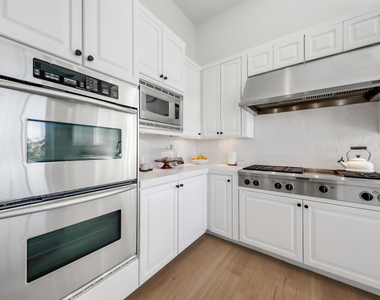 51075 Marbella Court - Photo Thumbnail 17