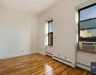 Steinway Street - Photo Thumbnail 3