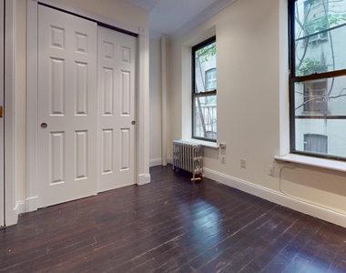 East 9th Street - Photo Thumbnail 6