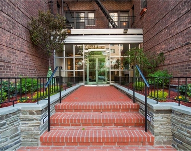50 E 8th St - Photo Thumbnail 11