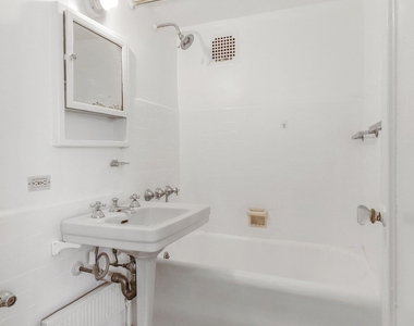 5 Tudor City Place - Photo Thumbnail 3