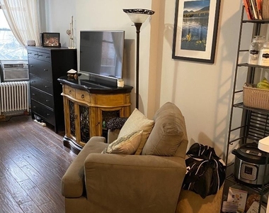 248 E 90th Street - Photo Thumbnail 3