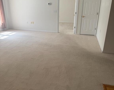 1105 S Schumaker Drive - Photo Thumbnail 5