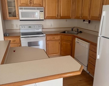 1105 S Schumaker Drive - Photo Thumbnail 3