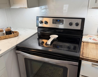 10603 Thomaswood Ln - Photo Thumbnail 7