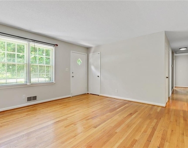 383 Dan Place Se - Photo Thumbnail 7