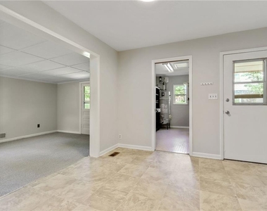 383 Dan Place Se - Photo Thumbnail 5