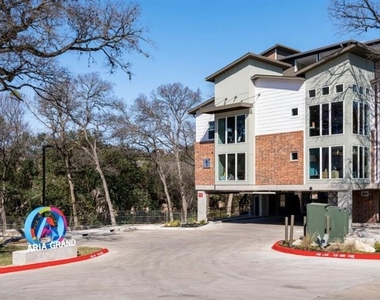 1800 S I-35 Service Rd - Photo Thumbnail 2