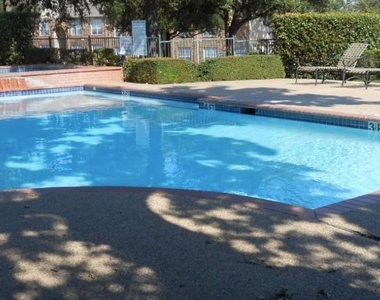 601 E Ash Ln - Photo Thumbnail 8