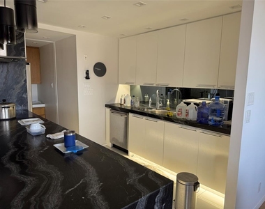 49 Briar Hollow Lane - Photo Thumbnail 8