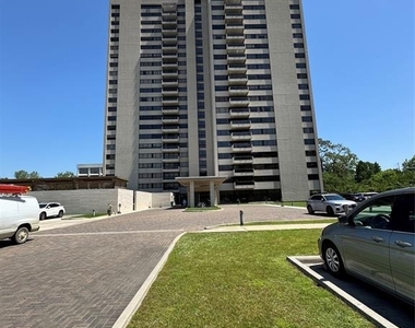 49 Briar Hollow Lane - Photo Thumbnail 9