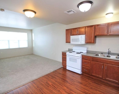 620 N Main Ave - Photo Thumbnail 5