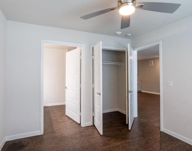 2401 E Oltorf St - Photo Thumbnail 5