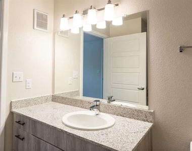 2401 E Oltorf St - Photo Thumbnail 9