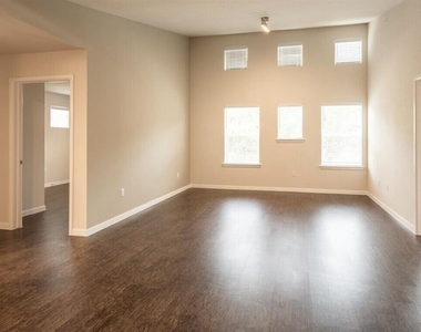 2401 E Oltorf St - Photo Thumbnail 4