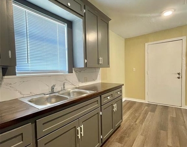 611 N Avenue D - Photo Thumbnail 5