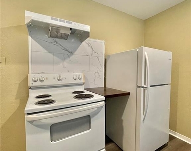 611 N Avenue D - Photo Thumbnail 8