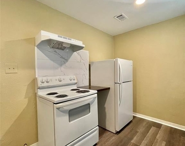 611 N Avenue D - Photo Thumbnail 9