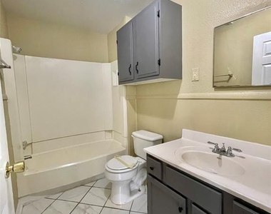 611 N Avenue D - Photo Thumbnail 12