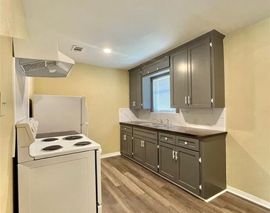 611 N Avenue D - Photo Thumbnail 4