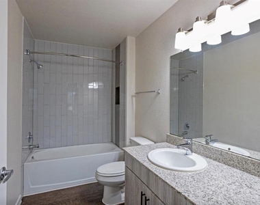 3300 Oak Creek Dr - Photo Thumbnail 10