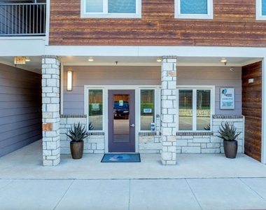 3300 Oak Creek Dr - Photo Thumbnail 3