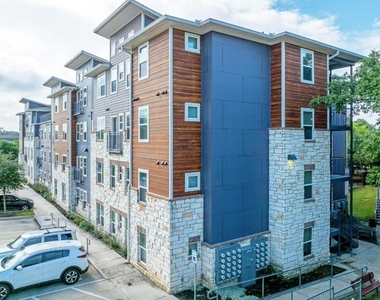 3300 Oak Creek Dr - Photo Thumbnail 1