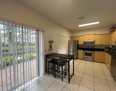 7755 Plantation Circle - Photo Thumbnail 9
