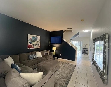 7755 Plantation Circle - Photo Thumbnail 3