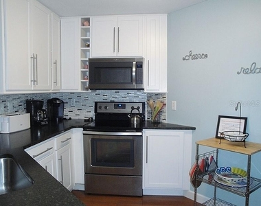 6073 Bahia Del Mar Boulevard - Photo Thumbnail 14
