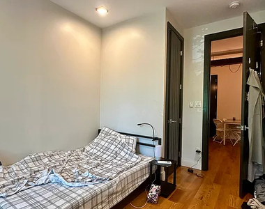 691 Chauncey Street - Photo Thumbnail 12