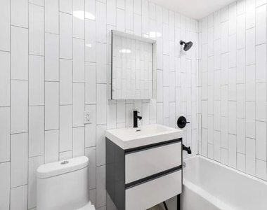771 Lexington Ave - Photo Thumbnail 4