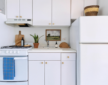 236 East 36th Street - Photo Thumbnail 2