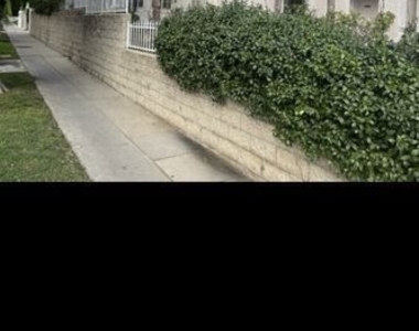 101 N La Peer Drive - Photo Thumbnail 8