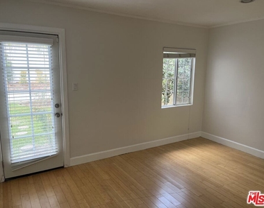 101 N La Peer Drive - Photo Thumbnail 26